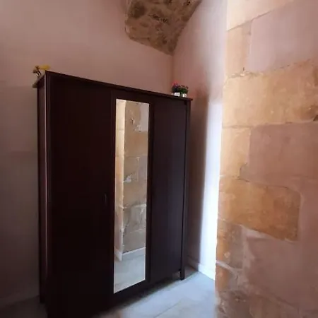 Flower House Noto
